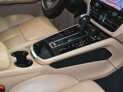 Used 2023 Porsche Macan AWD/4WD image 54