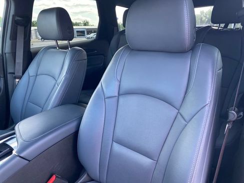 Used 2024 Buick Enclave Essence w/ Sport Touring Edition FWD image 13