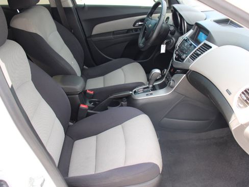 Used 2014 Chevrolet Cruze LS image 18