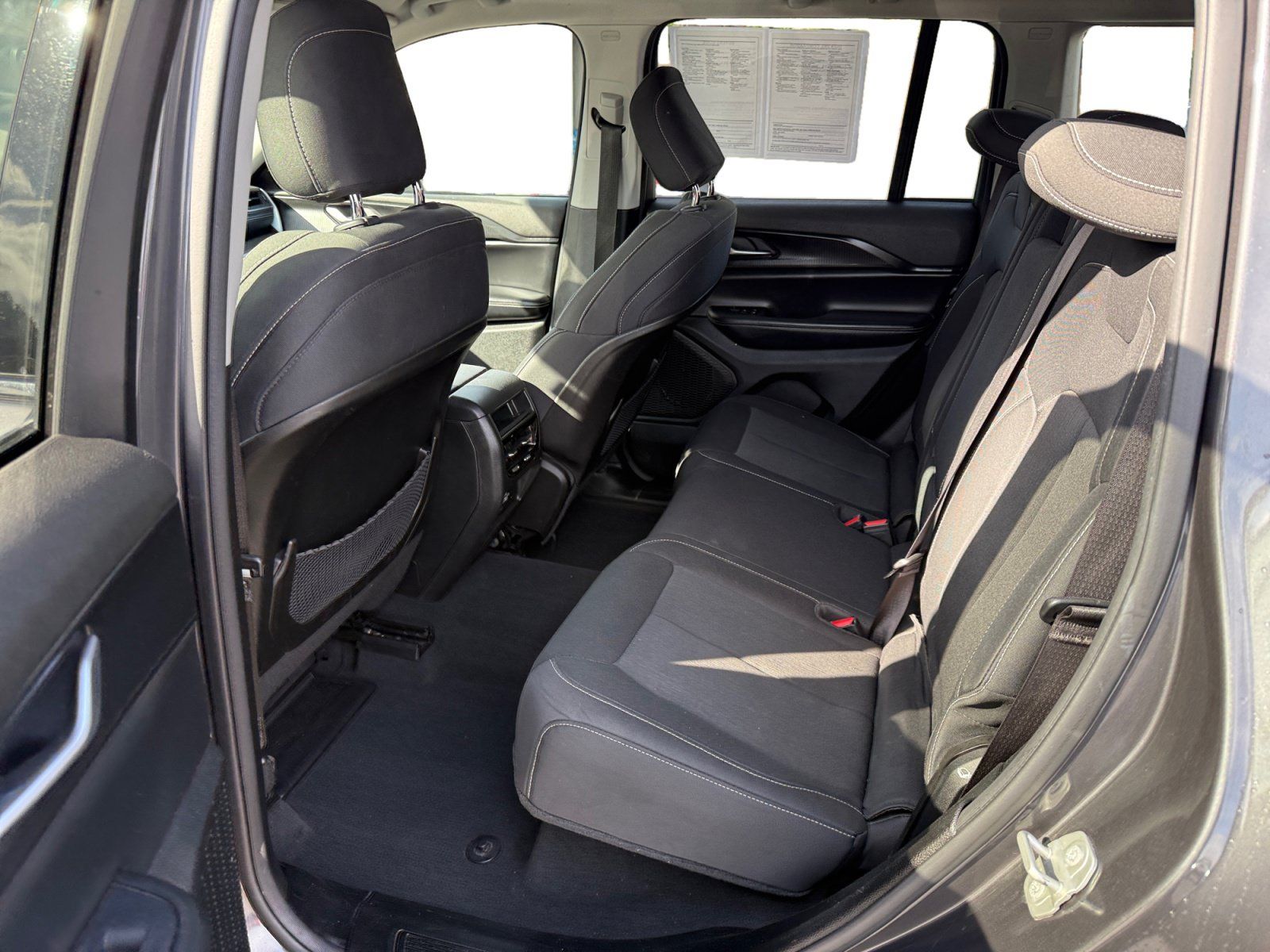 Used 2024 Jeep Grand Cherokee Laredo AWD/4WD image 16
