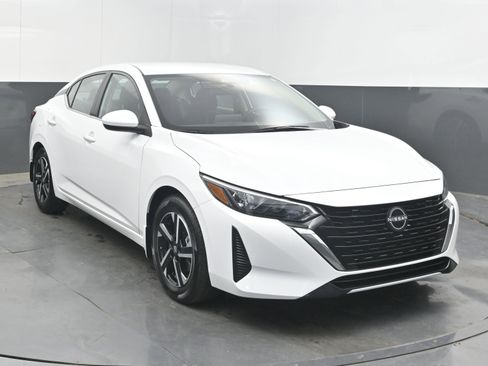 Used 2025 Nissan Sentra SV w/ All-Weather Package image 2