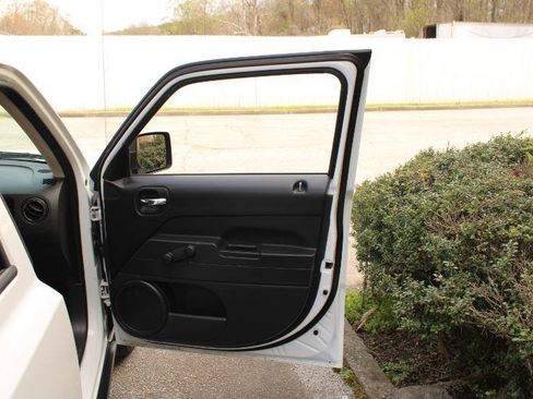 Used 2014 Jeep Patriot Sport FWD image 15