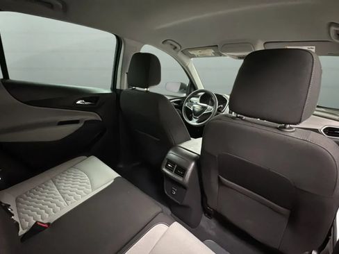 Used 2021 Chevrolet Equinox LS FWD image 24