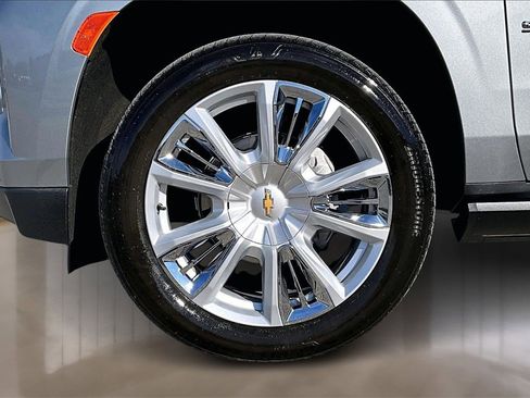 Used 2024 Chevrolet Suburban High Country image 9
