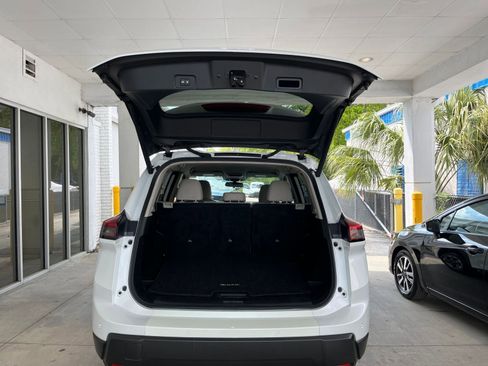 Used 2025 Nissan Rogue SV image 32