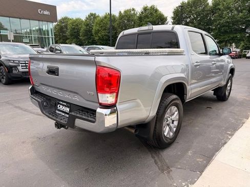 Used 2017 Toyota Tacoma SR5 w/ Tow Package AWD/4WD image 9