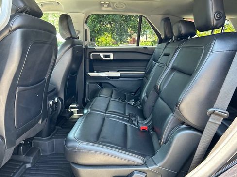 Used 2020 Ford Explorer XLT w/ Equipment Group 202A AWD/4WD image 22