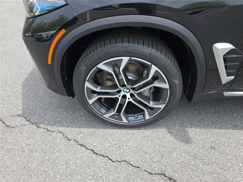 New 2026 BMW X5 xDrive40i w/ Climate Comfort Package AWD/4WD image 11
