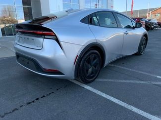 Used 2023 Toyota Prius LE video 3