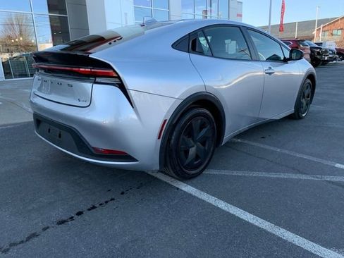 Used 2023 Toyota Prius LE image 3