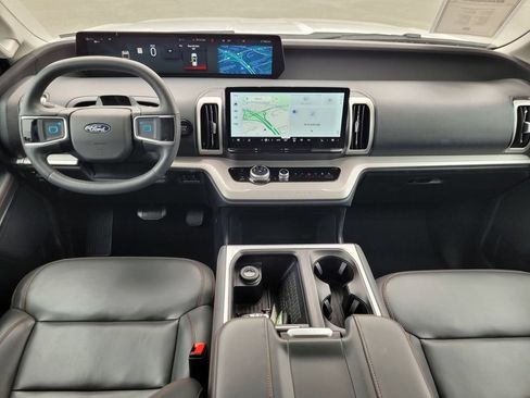 Used 2025 Ford Expedition Active AWD/4WD image 14