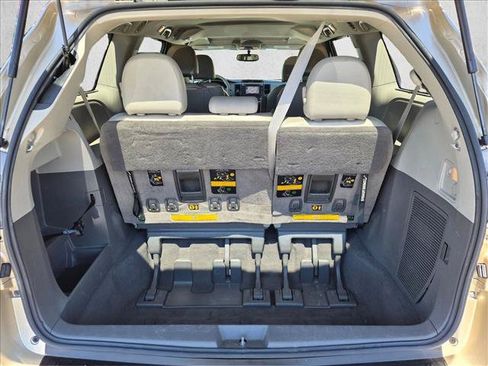 Used 2011 Toyota Sienna XLE w/ XLE Navigation Pkg FWD image 5