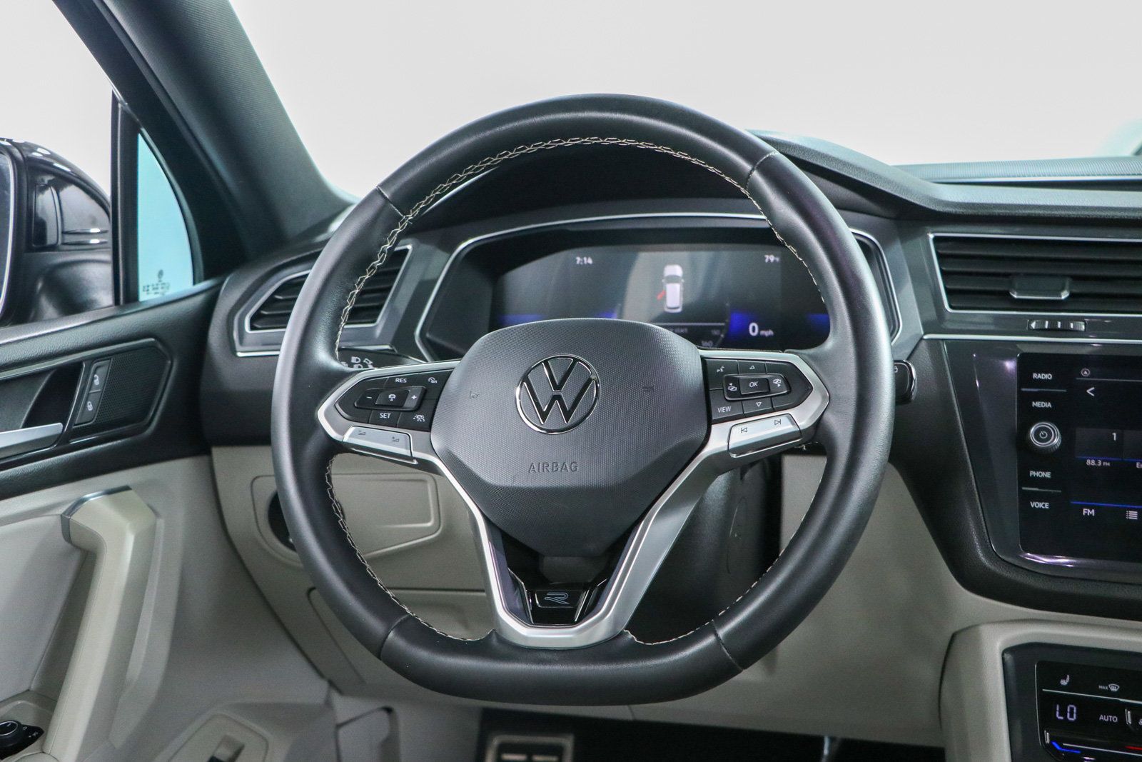 Used 2023 Volkswagen Tiguan SE R-Line FWD image 12