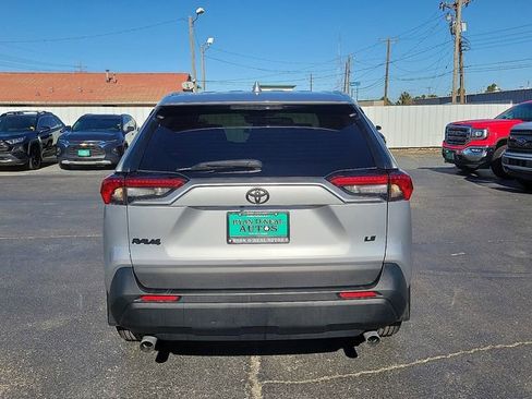 Used 2022 Toyota RAV4 LE image 4