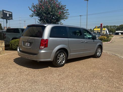 Used 2016 Dodge Grand Caravan SE FWD image 8