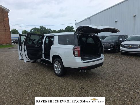 Used 2024 Chevrolet Suburban Premier AWD/4WD image 32