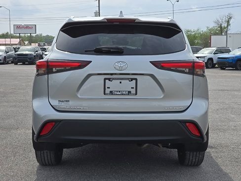 Used 2024 Toyota Highlander XLE AWD/4WD image 6