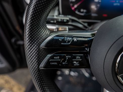 Used 2025 Mercedes-Benz GLC 300 4MATIC image 6