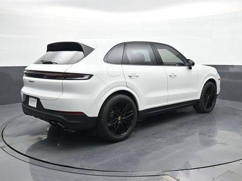 Certified 2025 Porsche Cayenne AWD/4WD image 22