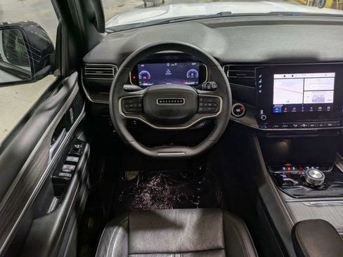 Used 2024 Jeep Wagoneer Series II AWD/4WD image 18