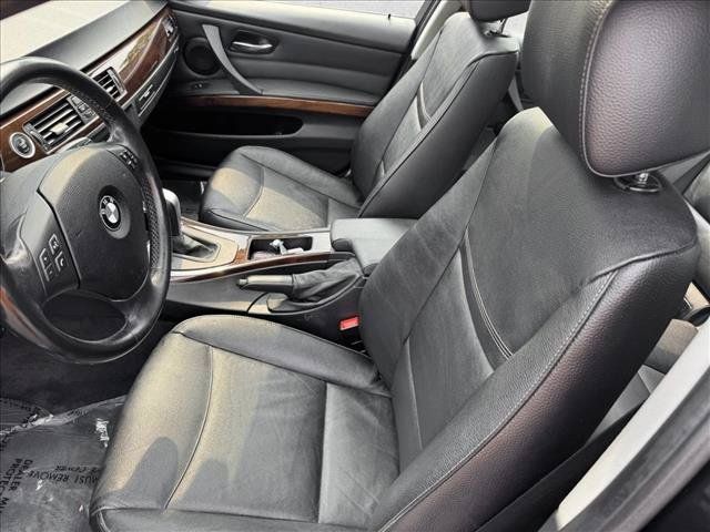 Used 2011 BMW 335i xDrive Sedan AWD/4WD image 11