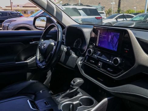 Used 2023 Toyota Highlander XLE FWD image 20