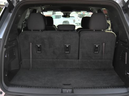 Used 2024 Chevrolet Traverse LT image 50