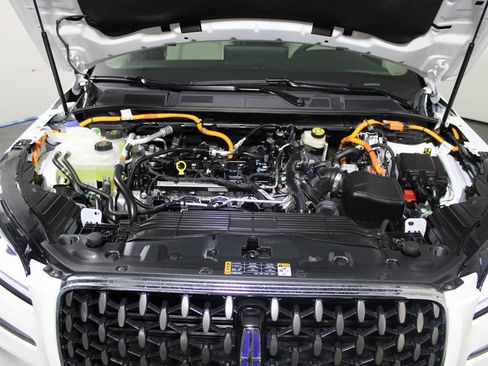 Used 2025 Lincoln Corsair Grand Touring image 7