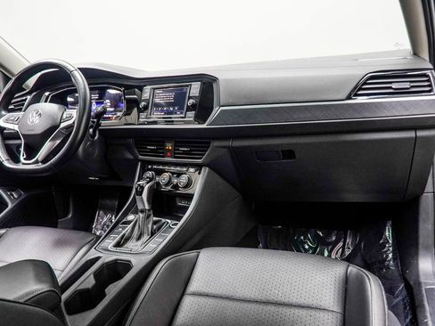 Used 2024 Volkswagen Jetta SE image 16