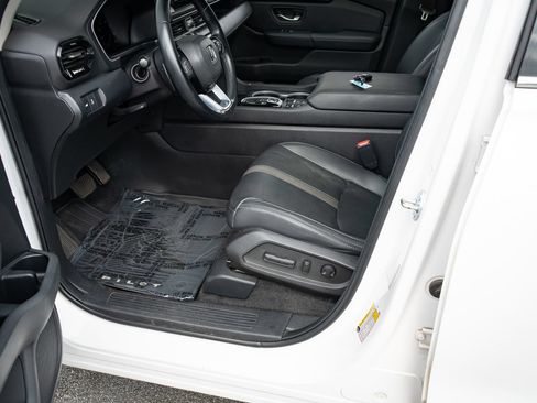 Used 2023 Honda Pilot Touring image 18