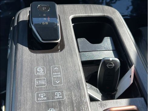 Used 2023 Nissan Ariya FWD image 17