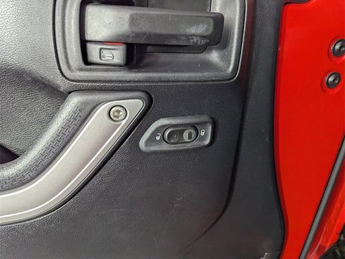 Used 2016 Jeep Wrangler Unlimited Sahara image 19