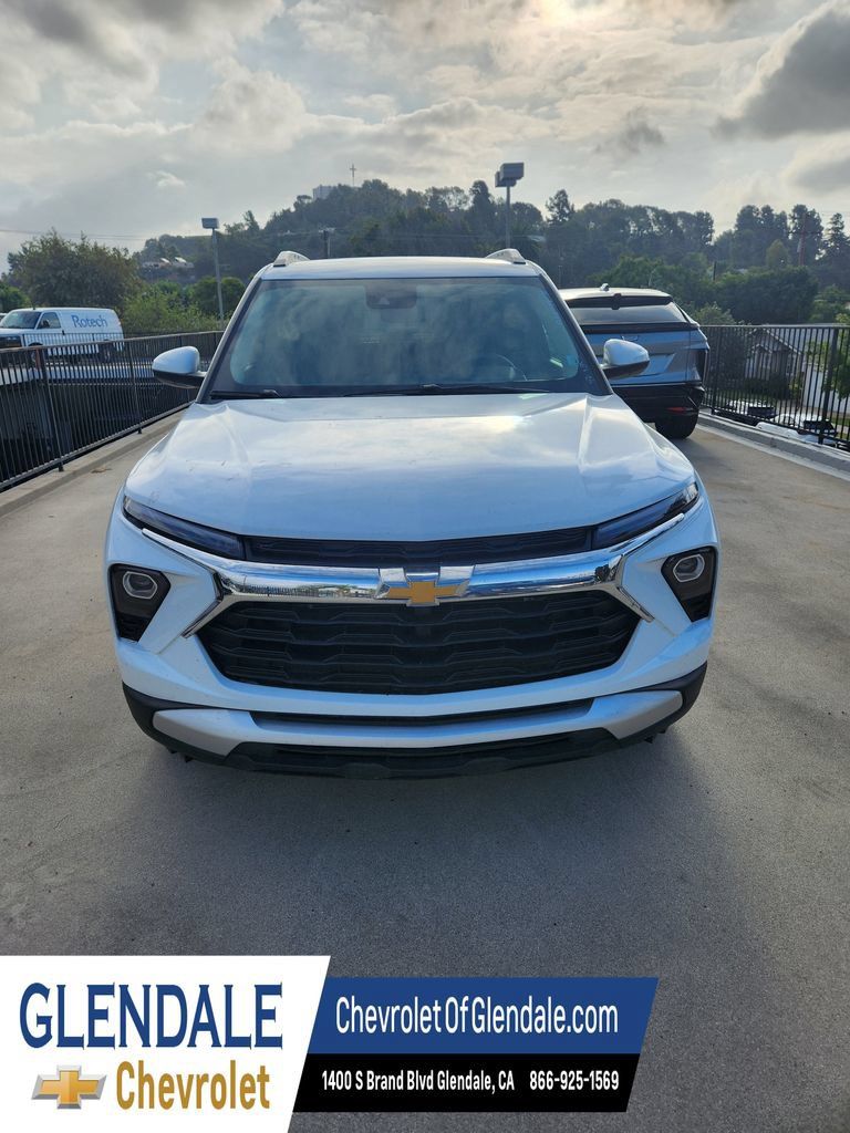 Used 2025 Chevrolet TrailBlazer LT FWD image 1