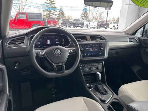 Used 2020 Volkswagen Tiguan SEL image 25
