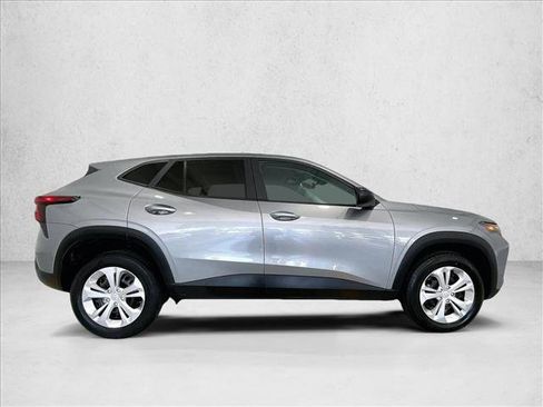 Used 2024 Chevrolet Trax LS FWD image 5