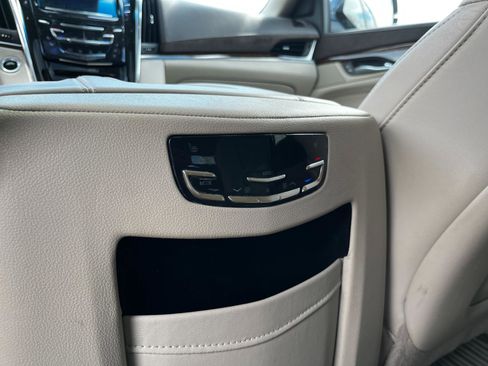 Used 2017 Cadillac Escalade Luxury image 28