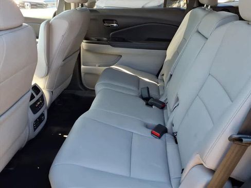 Used 2017 Honda Pilot Touring image 6