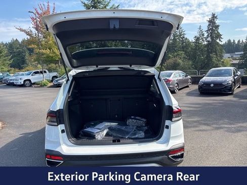 New 2025 Volkswagen Taos SEL image 5