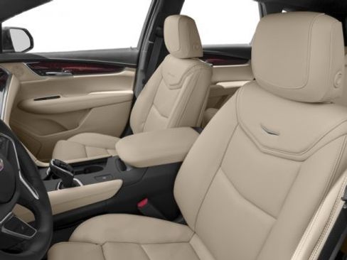 Used 2018 Cadillac XT5 AWD image 12