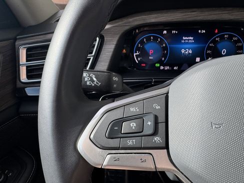 Used 2024 Volkswagen Atlas SEL Premium R-Line image 31