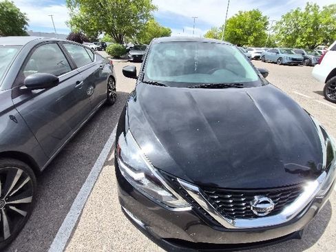 Used 2017 Nissan Sentra S w/ S Style Package FWD image 5