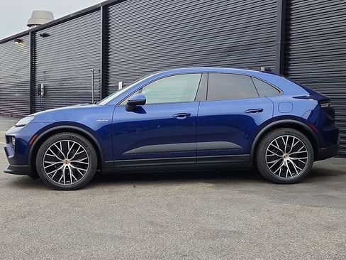 New 2025 Porsche Macan 4 Electric image 2