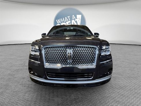 Used 2024 Lincoln Navigator Reserve image 9