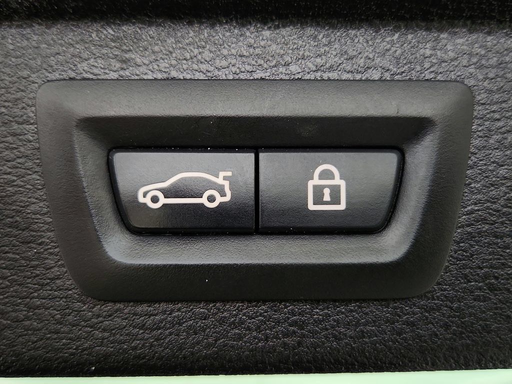 Used 2016 BMW X5 xDrive50i AWD/4WD image 37