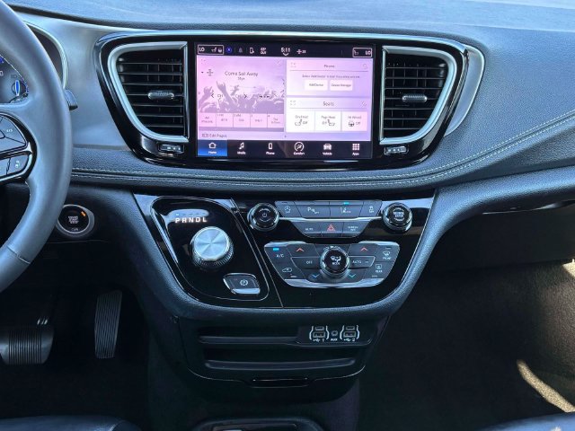 Used 2023 Chrysler Pacifica Touring-L w/ S Appearance Package FWD image 33