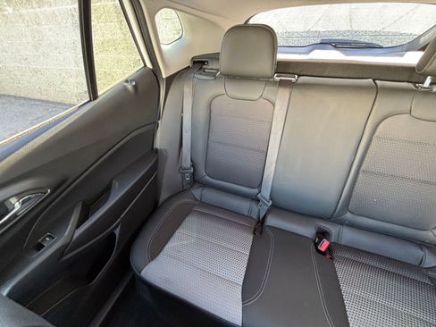 Used 2025 Chevrolet Trax LT w/ LT Convenience Package image 41