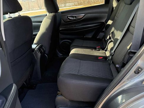 Used 2018 Nissan Rogue SV image 8