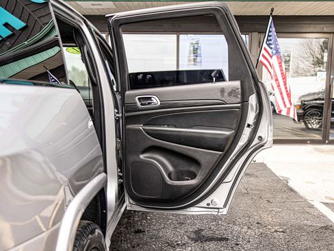 Used 2021 Jeep Grand Cherokee Laredo X AWD/4WD image 38