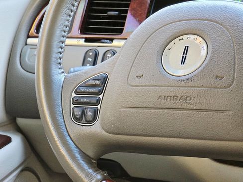 Used 2003 Lincoln Town Car Cartier image 80