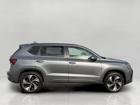 Used 2025 Volkswagen Taos SE image 9